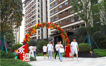 不负期待 | 宜宾人生就是博·翡翠堂二期盛大交付，以美好家兑现承诺